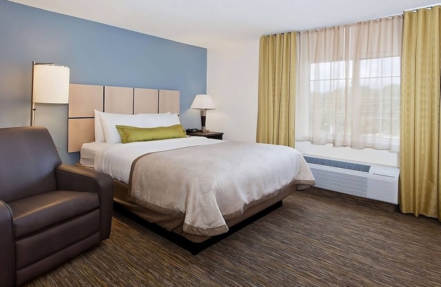 Looking for Place to Relax? Suite w/ Private Kitchen, Free Parking!
