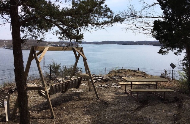 Atemberaubende Bluff Views! Dock in No-Wake-Bucht! Charmant und makellos!