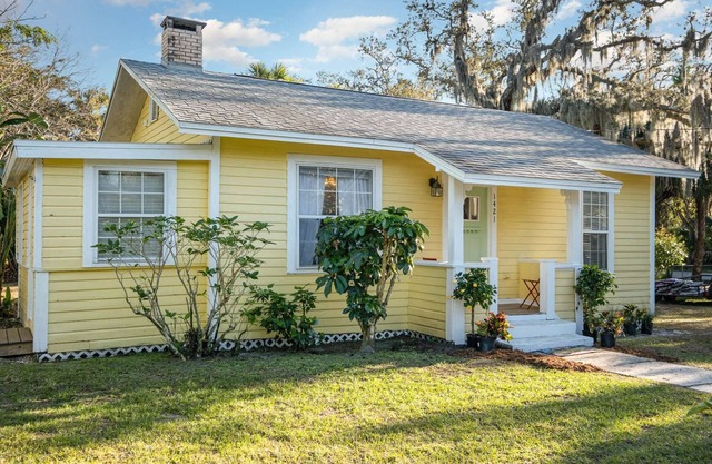 Lookout · Relaxing 2/1 Oasis near River · 9 min to Beach