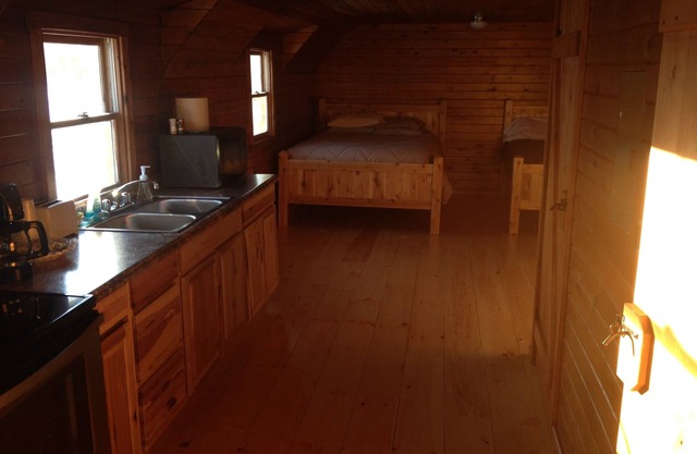 Loon Cabin! Located right on the lake! Great getaway for all seasons!