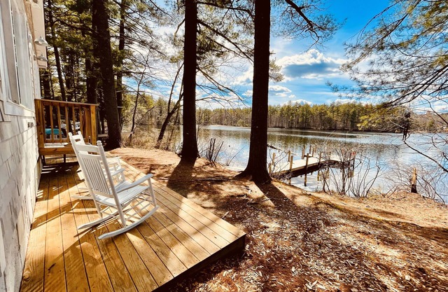 "Loon Cottage" on Sand Pond