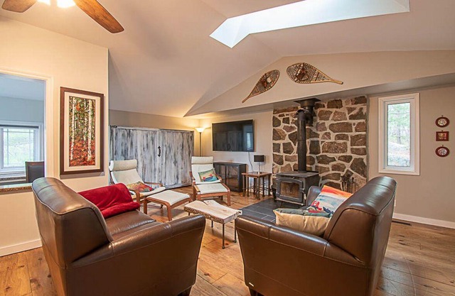Loon Lookout - Beautiful Waterfront Cottage w/ Sauna, Amazing Views, AC, Wi-Fi