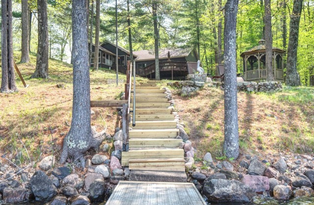 Loon's Nest Cabin on Lower Long Lake