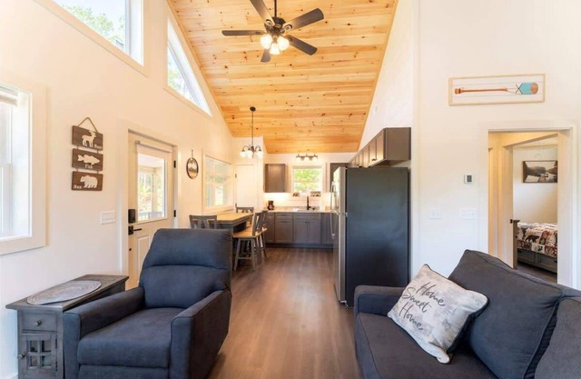 Loon's Nest Cabin! Su