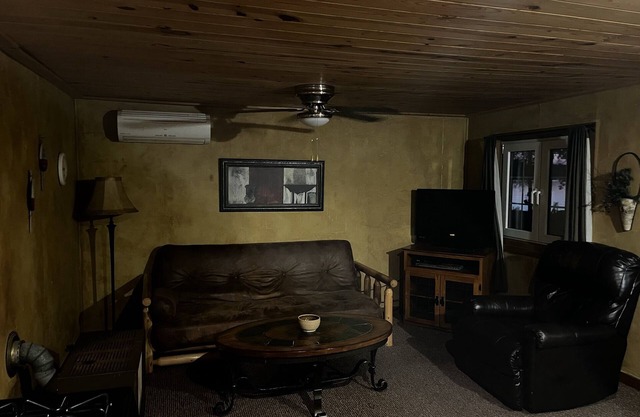 Loons Lodge Cabin at Castles Resort is right on the Mille Lacs Lake !