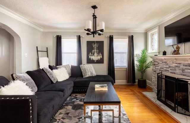 Loop Luxe in University City