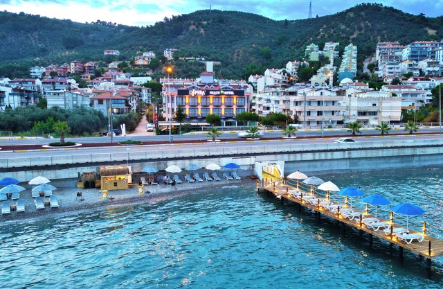 Lopera Beach Hotel