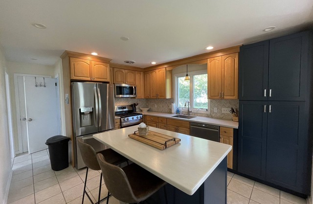 Lordship cape, sleeps 6-8, walk to beach, 7 min drive to Amphitheater