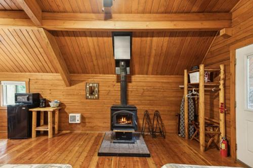Lost Horse Lodge Double Queen Cabin 20
