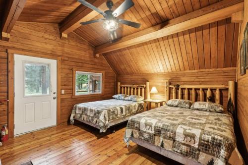 Lost Horse Lodge Double Queen Cabin 14