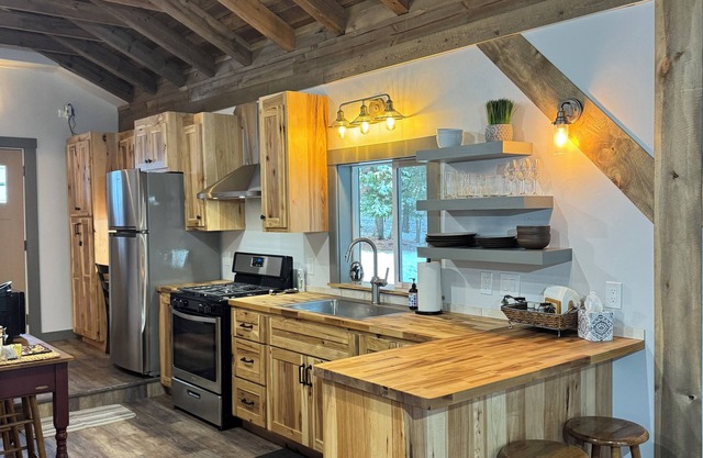 Lost in the Woods Cabin, Escape to Tranquility at ‘Lost in the Woods’ – Your Cozy North Idaho Hideaw