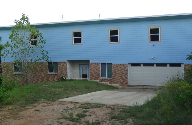 Lost Pines Lake House near Bastrop State Park and Buescher State Park..