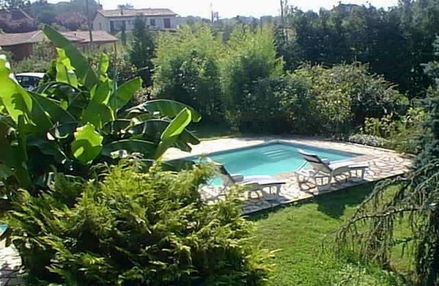 Lot / Cantal Limit in einem bewaldeten Park, charmante Wohnung für 4 Personen mit Pool.