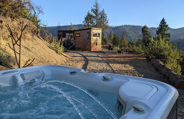 Lotus Tiny Home with Hot Tub & Panoramic Views