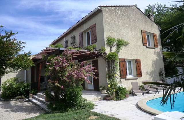 Lou Brès in der Provence in der Nähe von Avignon mit Pool und privaten Gärten Wi Fi und Klimaanlage