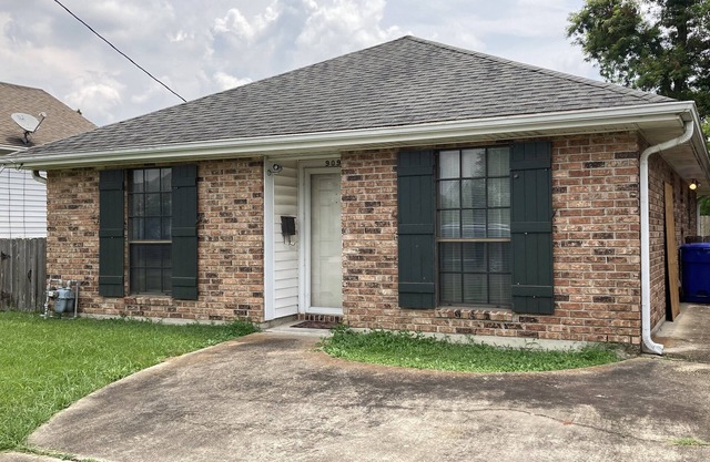Louisiana Retreat offers a whole home - 2 bed, 2 full bath