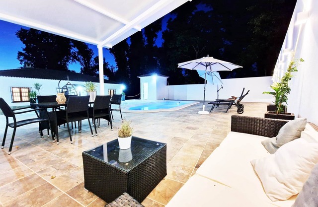 Lounge Paradise Private Pool Eco Villa in Setenil