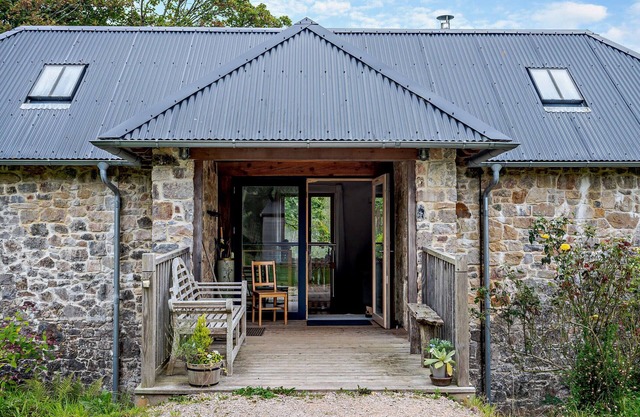 Love Barn - Drei Schlafzimmer Haus, Schläft 6