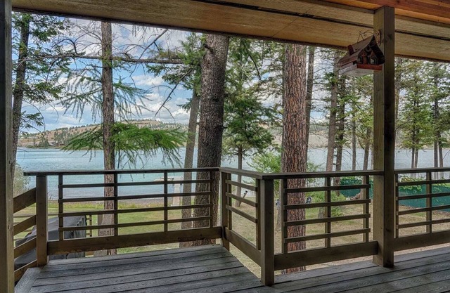 Love on Lilac Lake, Private Dock and Lake Access