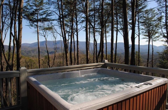 Atemberaubende Aussichten! Whirlpool an Deck! Sorgfältig gepflegt! Schöner Ort!