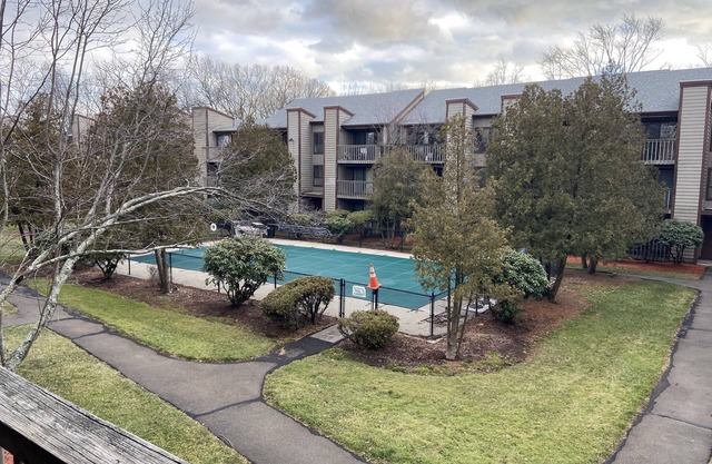 Lovely 1 bdr condo