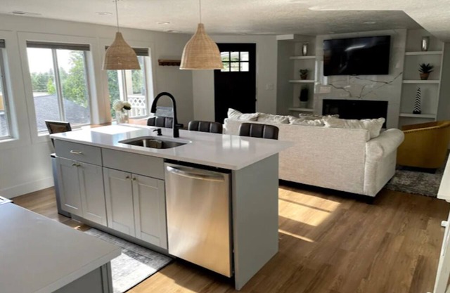 Lovely 1-Bdrm Apt w/ Hot Tub - 5 mins from Canyons