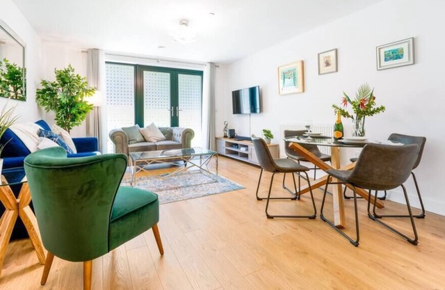 Lovely 1 bed flat with patio in Central Redhill