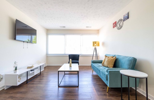 Lovely 1 Bed Unit w/ Free Parking on the Premises