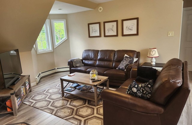 Lovely 1-bedroom Apartment on Fancy Lake