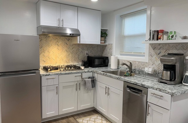 LOVELY 1- BEDROOM APARTMENT WITH FREE PARKING.