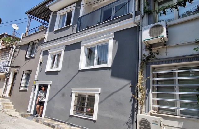 Lovely 1-bedroom apartment with AC in charming Izmir Konak
