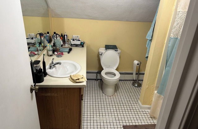 Lovely 1-bedroom condo with AC in charming Salem