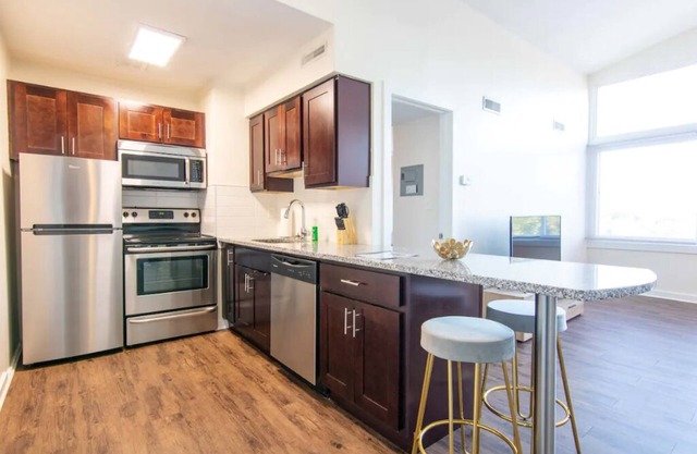 Lovely 1 - bedroom unit/ free parking on premises