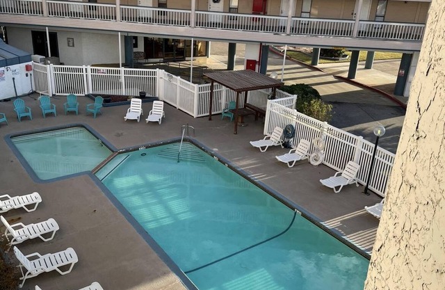 Lovely 1-bedroom condo on the beach