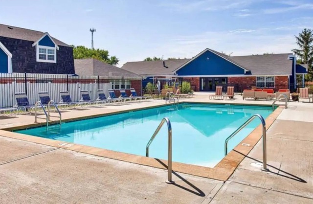 Lovely 1 BR, 2 Beds Apartment with Pool, Sleeps 4