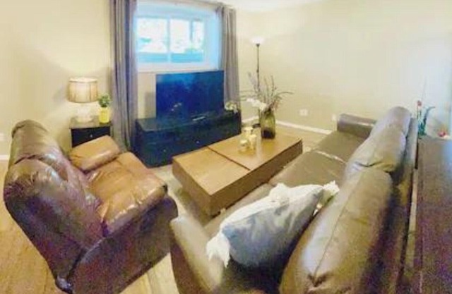 Lovely 1Bdr With In-suite Laundry