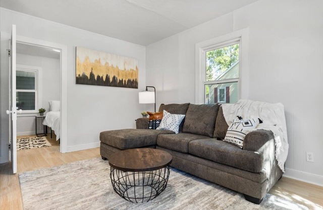 Lovely 1BR Hideaway: Fully Furnished, Unit 216