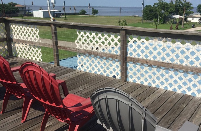 Lovely 2/2 Coastal Home next to Beach and fishing