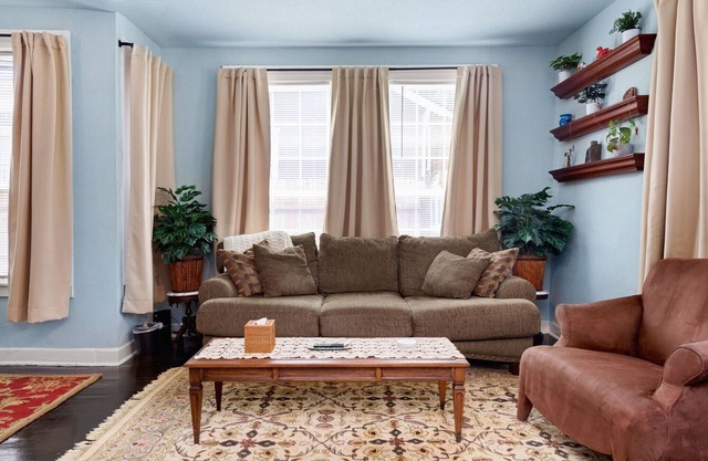 Lovely 2 Bdrm Apt close to Downtown & Ft Sam
