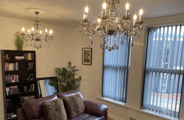 Lovely 2 bed Apartment, Arnold Town centre.