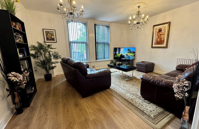 Lovely 2 bed Apartment, Arnold Town centre.