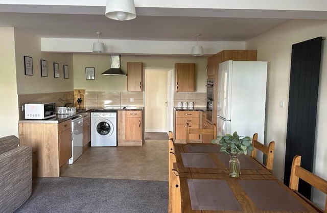 Lovely 2-Bed Apartment in Stroud