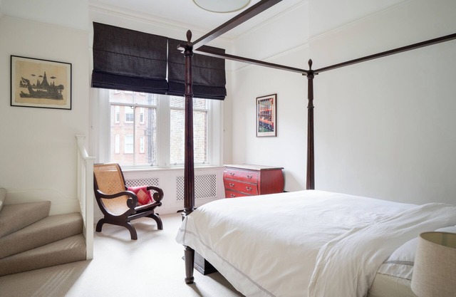 LOVELY 2 BED EARL'S COURT APARTMENT