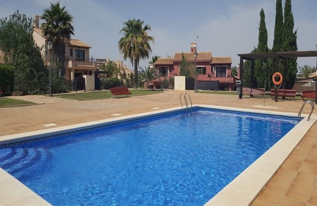 Schöne 2-Bett-Villa mit Gemeinschaftspool - Grill
