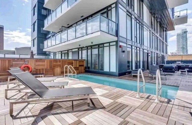 lovely 2 bed with 2 bath condo in downtown