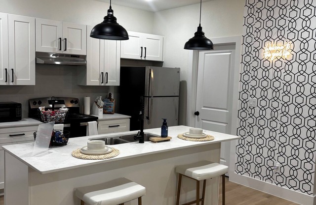 Lovely 2-bedroom apartment in Central Houston with AC, WiFi 5 min from downtown