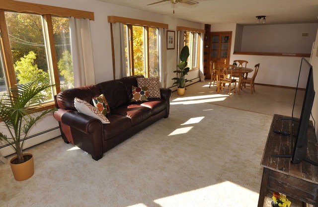 Lovely 2 bedroom apartment on Route 1A in Holden