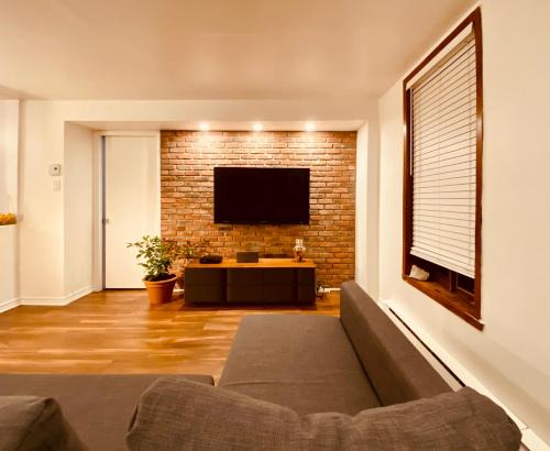 Lovely 2-Bedroom Apt at the Heart of Le-Plateau