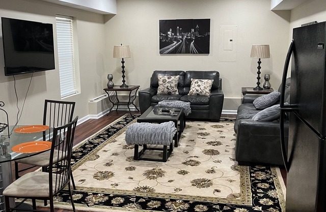 Lovely 2 bedroom basement apartment located in quiet subdivision in Snellville.