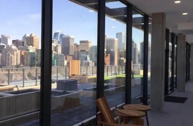 Lovely 2-bedroom condo with Free Parking